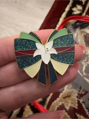Loungefly Disney Princess Bow - Mulan pin